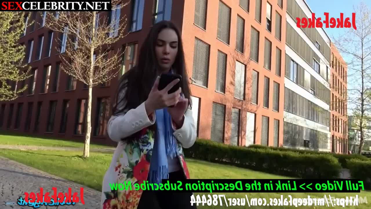 Kendall Jenner spreads her legs for cash - fakeapp - DeepFakesCeleb