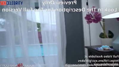 Stepmom brought you breakfast in bed and fucked, ai Christina Hendricks