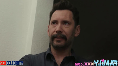 Playful Ariana Grande invited you you at home for the pie (real fake)