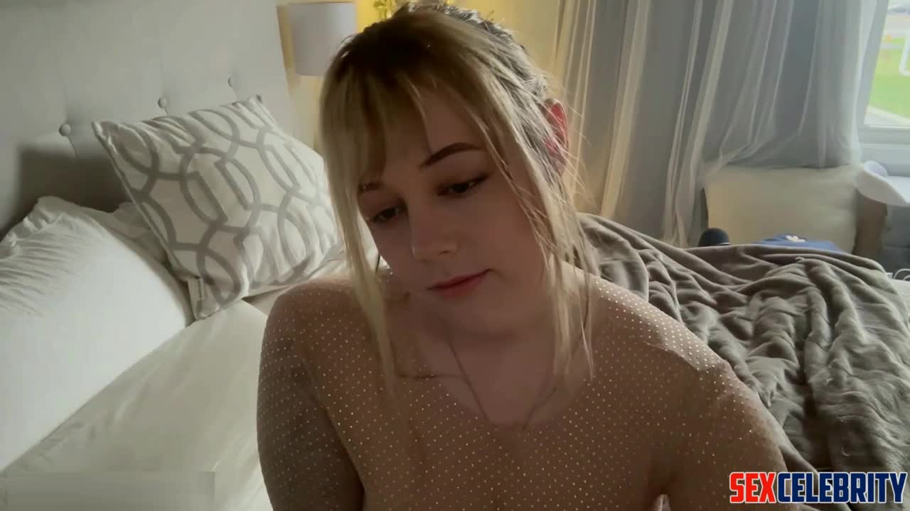 Fake  Softlygaloshes lays her hands on you - DeepFakesCeleb