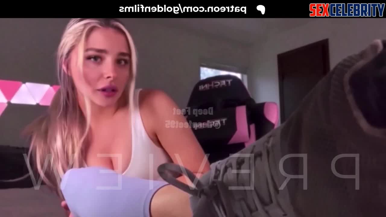 Fake Chloë Grace Moretz - Foot JOI after Gym