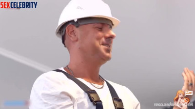 Eiza Gonzalez fakeapp in hot threesome with repairmen tries double penetration - DeepFakesCeleb