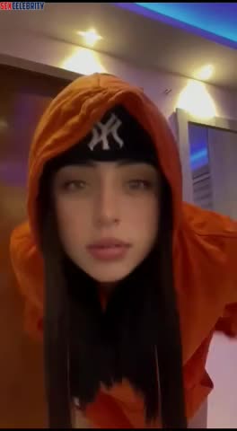 Face Swap Nicki Nicole undresses on camera