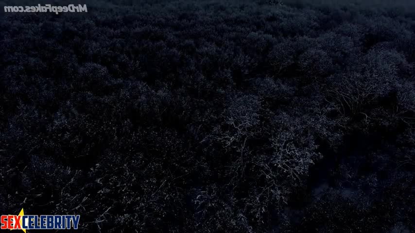 Emilia Clarke deepfake as Daenerys fucks in the woods by the fire with Jon Snow