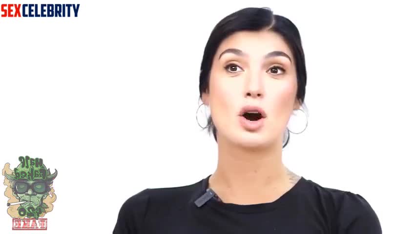 Gal Gadot knows how to make cocks hard with her voice, solo ai scene