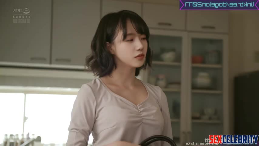 Boyfriend seduced her after work and fucked - Yuri 조유리 아이즈원 fake erotic